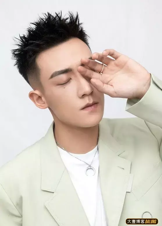 谷嘉诚师大附中校草,谷嘉诚是双性恋吗? 谷嘉诚师大附中校草,谷嘉诚是双性恋吗?