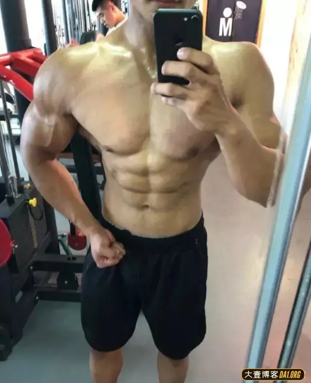 陕西小伙健身:因为喜欢,所以要更加努力! 陕西小伙健身:因为喜欢,所以要更加努力!