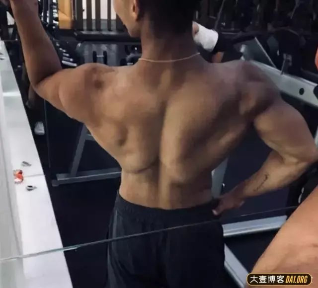 陕西小伙健身:因为喜欢,所以要更加努力! 陕西小伙健身:因为喜欢,所以要更加努力!