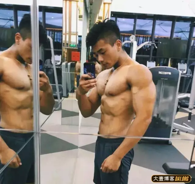 陕西小伙健身:因为喜欢,所以要更加努力! 陕西小伙健身:因为喜欢,所以要更加努力!