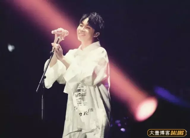 吴青峰为什么不谈恋爱?吴青峰是不是弯的? 吴青峰为什么不谈恋爱?吴青峰是不是弯的?