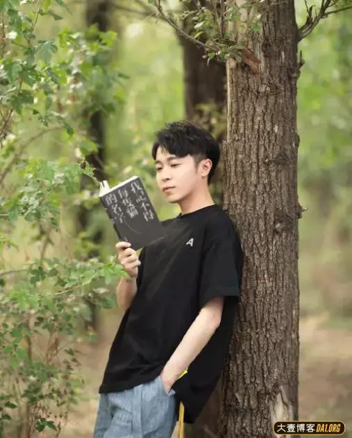 吴青峰为什么不谈恋爱?吴青峰是不是弯的? 吴青峰为什么不谈恋爱?吴青峰是不是弯的?
