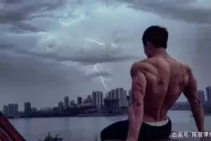 私人教练自述：自己从网瘾排骨男变成肌肉型男！-大壹博客