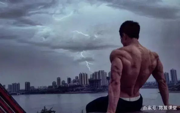 私人教练自述:自己从网瘾排骨男变成肌肉型男! 私人教练自述:自己从网瘾排骨男变成肌肉型男!