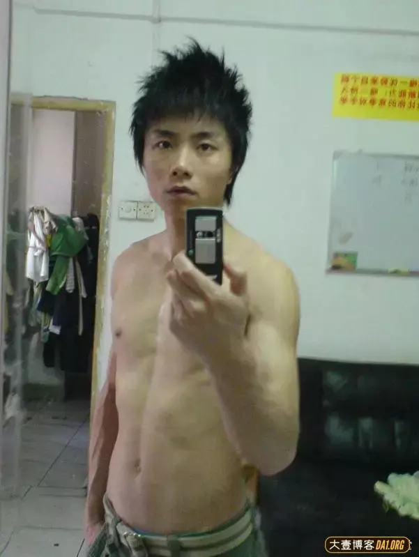 私人教练自述:自己从网瘾排骨男变成肌肉型男! 私人教练自述:自己从网瘾排骨男变成肌肉型男!