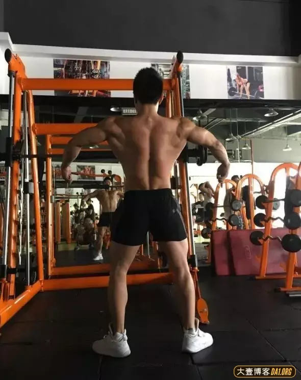 私人教练自述:自己从网瘾排骨男变成肌肉型男! 私人教练自述:自己从网瘾排骨男变成肌肉型男!