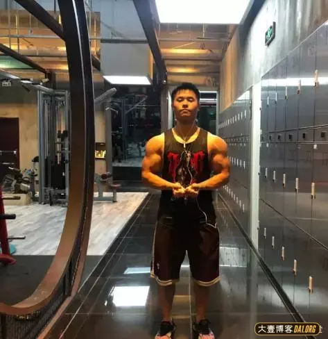 只要自信,没有什么可以阻碍你变得优秀! 只要自信,没有什么可以阻碍你变得优秀!