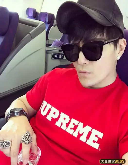 许绍洋现在在干嘛?许绍洋还有机会红吗? 许绍洋现在在干嘛?许绍洋还有机会红吗?