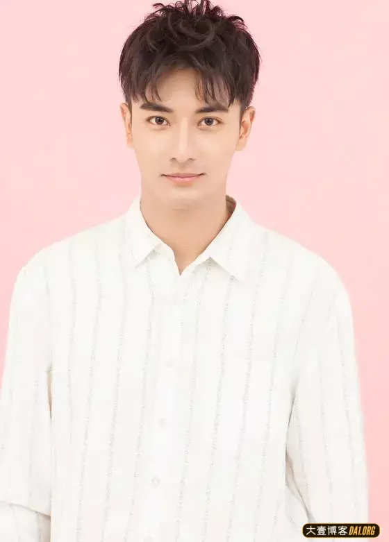 娱乐圈里的另一个郑恺,郑恺很帅为什么不红? 娱乐圈里的另一个郑恺,郑恺很帅为什么不红?