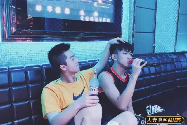 陈咏开微博承认出柜,陈咏开男朋友杨汉照片被网友疯狂搜索 陈咏开微博承认出柜,陈咏开男朋友杨汉照片被网友疯狂搜索