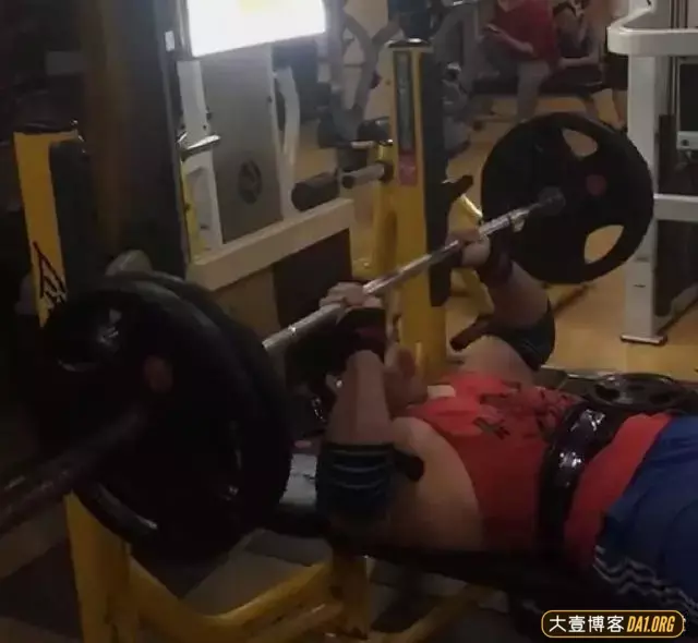 90后大学生:把健身当成自己终身的爱好! 90后大学生:把健身当成自己终身的爱好!