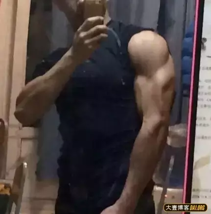 郑大小伙:健身一种积极向上的态度,一种严于利己的坚持! 郑大小伙:健身一种积极向上的态度,一种严于利己的坚持!