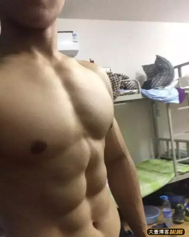 郑大小伙:健身一种积极向上的态度,一种严于利己的坚持! 郑大小伙:健身一种积极向上的态度,一种严于利己的坚持!