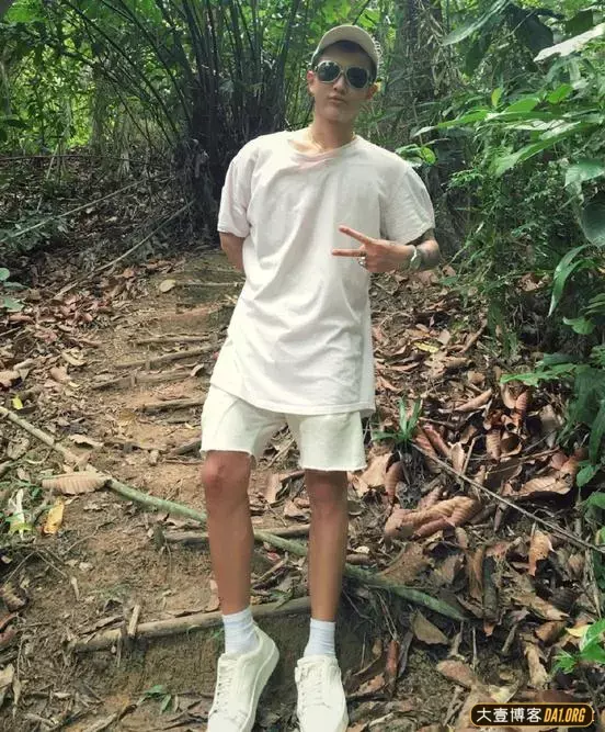 影像男蓝色杨力鸣,杨力鸣疯狂去爱全见版引网友热议 影像男蓝色杨力鸣,杨力鸣疯狂去爱全见版引网友热议