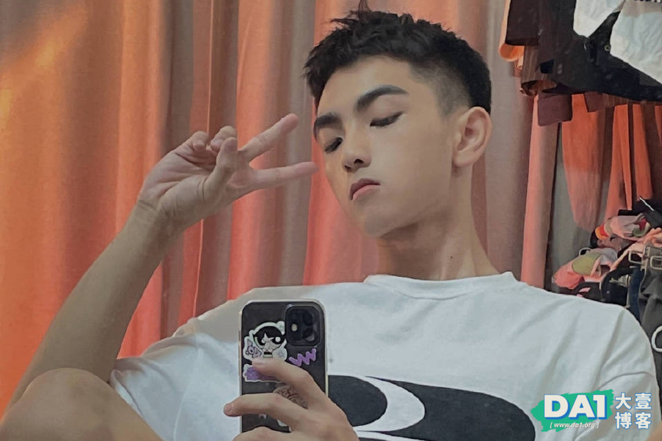 清秀阳光文艺小奶狗，有颜值的男生就喜欢自拍，一张俊脸让人着迷-大壹博客