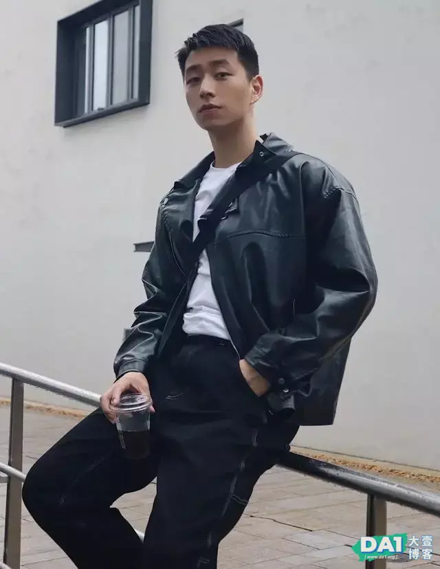 男友力爆棚的黑色穿搭,奶味十足的阳光外形,给你满满的安全感! 男友力爆棚的黑色穿搭,奶味十足的阳光外形,给你满满的安全感!