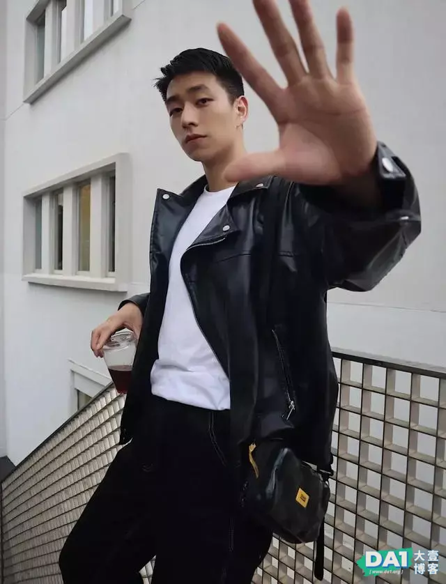 男友力爆棚的黑色穿搭,奶味十足的阳光外形,给你满满的安全感! 男友力爆棚的黑色穿搭,奶味十足的阳光外形,给你满满的安全感!
