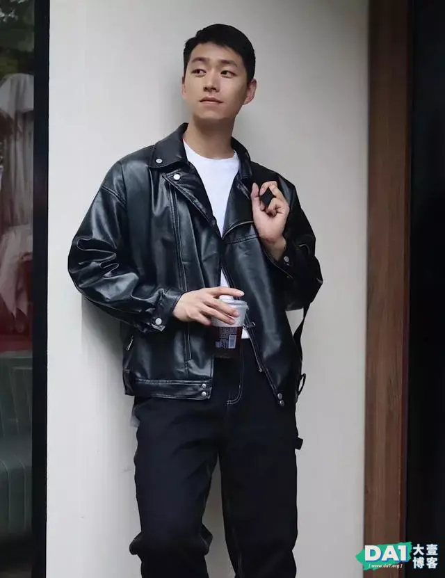 男友力爆棚的黑色穿搭,奶味十足的阳光外形,给你满满的安全感! 男友力爆棚的黑色穿搭,奶味十足的阳光外形,给你满满的安全感!