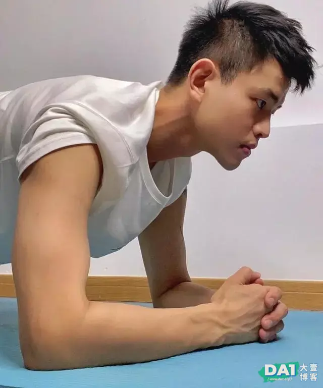 颜值帅帅的运动体育男生,身高183CM,白嫩俊朗的外形男友力爆棚 颜值帅帅的运动体育男生,身高183CM,白嫩俊朗的外形男友力爆棚