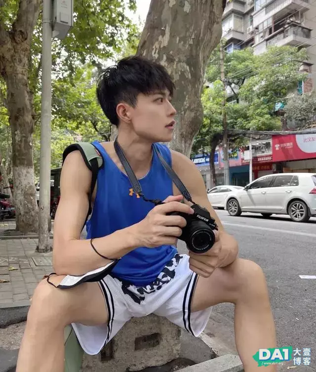 精瘦身材的阳光小狼狗,爱好旅游、摄影、健身的他,简单有魅力! 精瘦身材的阳光小狼狗,爱好旅游、摄影、健身的他,简单有魅力!