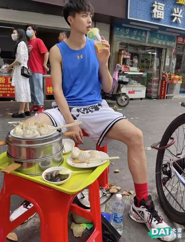精瘦身材的阳光小狼狗,爱好旅游、摄影、健身的他,简单有魅力! 精瘦身材的阳光小狼狗,爱好旅游、摄影、健身的他,简单有魅力!