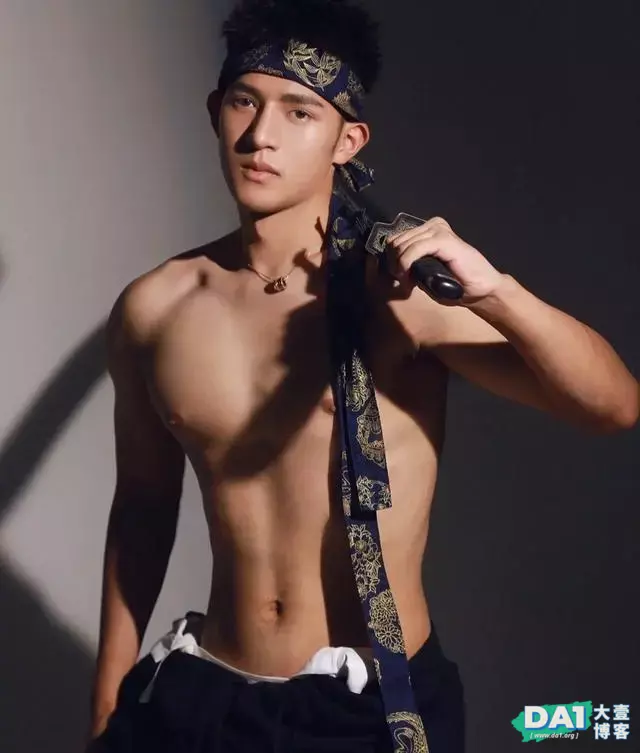 清秀男模小奶狗,结实的肌肉,瘦高的身材,阳光般的容颜让人着迷 清秀男模小奶狗,结实的肌肉,瘦高的身材,阳光般的容颜让人着迷