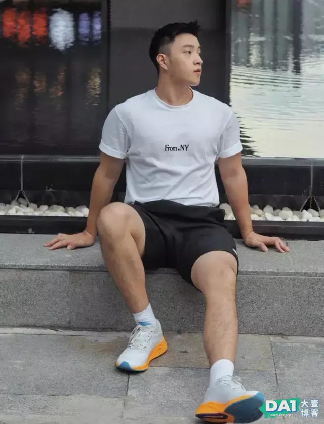喜欢晨跑的健壮小狼狗,一身运动风格,年轻就是好,青春气息十足 喜欢晨跑的健壮小狼狗,一身运动风格,年轻就是好,青春气息十足