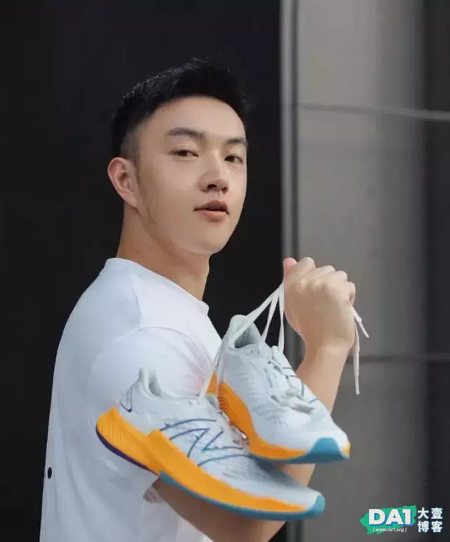 喜欢晨跑的健壮小狼狗,一身运动风格,年轻就是好,青春气息十足 喜欢晨跑的健壮小狼狗,一身运动风格,年轻就是好,青春气息十足