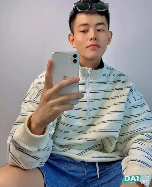 简单干净的穿搭风格,让身高185CM、外表痞帅的95后小哥哥更有型 简单干净的穿搭风格,让身高185CM、外表痞帅的95后小哥哥更有型
