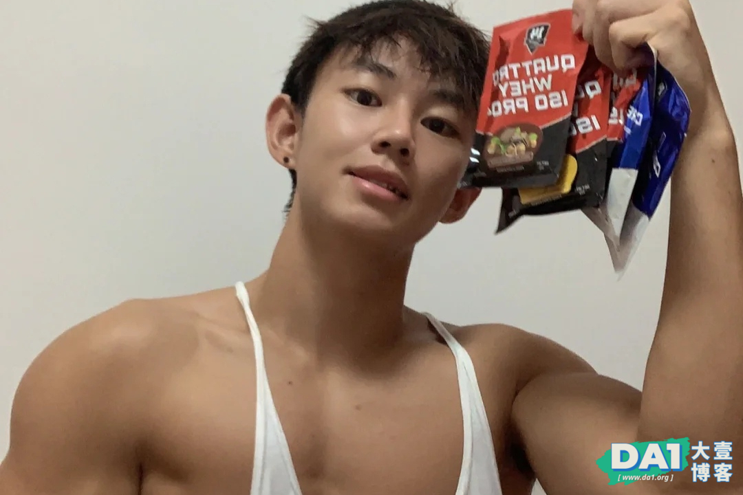 阳刚的气质，英俊的五官，结实的肌肉与稚嫩的容颜，男友力爆棚！-大壹博客