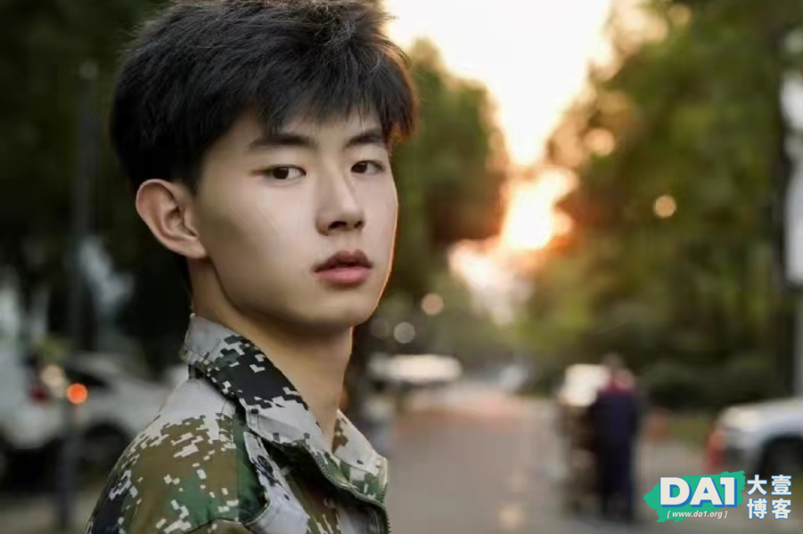 活力四射的青春美少年，身穿迷彩服，精神抖擞，这样的男生更迷人-大壹博客
