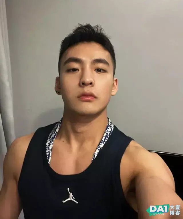 百看不厌的国产肌肉小奶狗,可以做你的男友吗? 百看不厌的国产肌肉小奶狗,可以做你的男友吗?