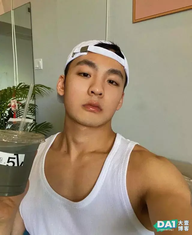 百看不厌的国产肌肉小奶狗,可以做你的男友吗? 百看不厌的国产肌肉小奶狗,可以做你的男友吗?