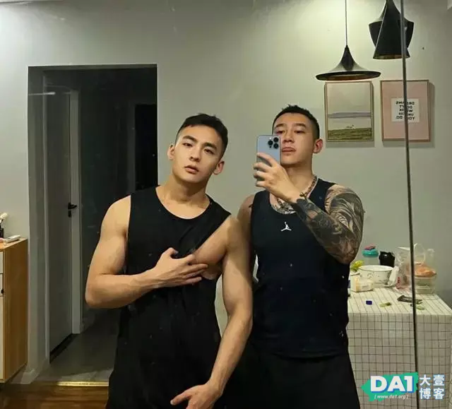 百看不厌的国产肌肉小奶狗,可以做你的男友吗? 百看不厌的国产肌肉小奶狗,可以做你的男友吗?