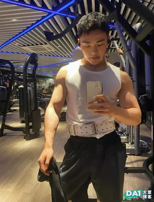 百看不厌的国产肌肉小奶狗,可以做你的男友吗? 百看不厌的国产肌肉小奶狗,可以做你的男友吗?
