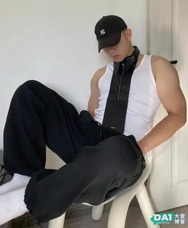 奶凶奶凶的肌肉网红小哥,能奶能狼还超甜的宝藏男孩 奶凶奶凶的肌肉网红小哥,能奶能狼还超甜的宝藏男孩
