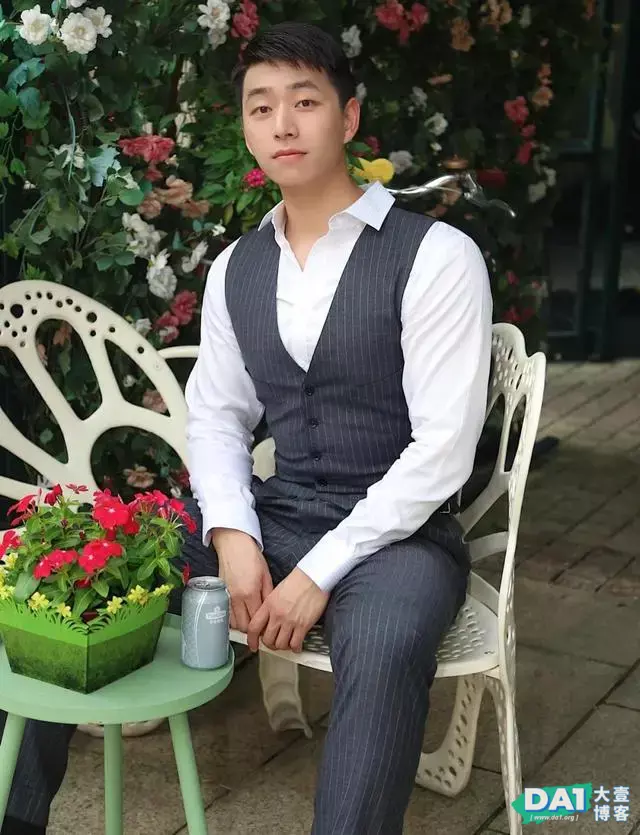 秋未冬初,有型的男生这样穿,即个性又显酷,这身材穿正装太迷人 秋未冬初,有型的男生这样穿,即个性又显酷,这身材穿正装太迷人