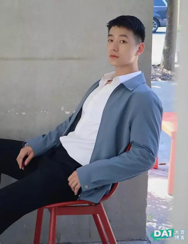 秋未冬初,有型的男生这样穿,即个性又显酷,这身材穿正装太迷人 秋未冬初,有型的男生这样穿,即个性又显酷,这身材穿正装太迷人