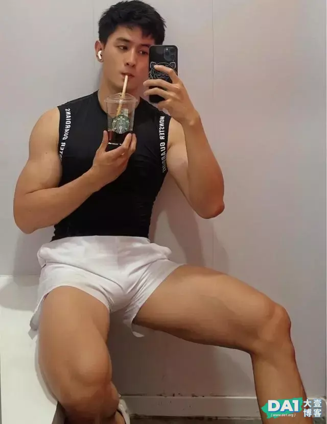 结实的肌肉,健硕的身材,有点可爱的呆萌小奶狗,满满的男友力! 结实的肌肉,健硕的身材,有点可爱的呆萌小奶狗,满满的男友力!