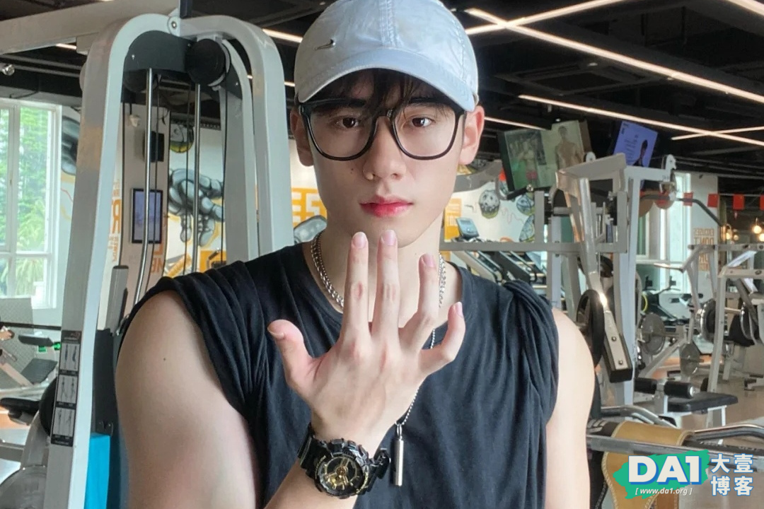 少年感十足、白净肌肉小奶狗，软萌颜值与健壮身材，满满的男友力-大壹博客
