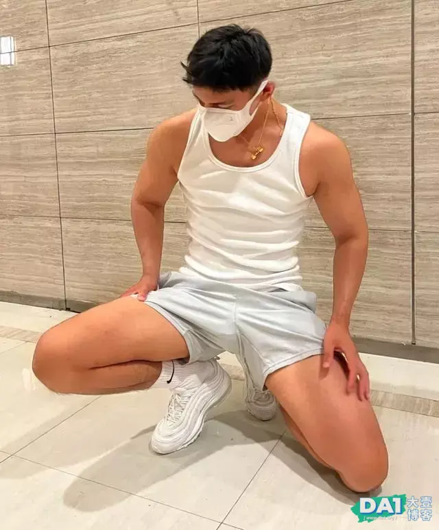 身高184CM,体重75公斤,健美结实的身材,阳刚有气质更显酷帅! 身高184CM,体重75公斤,健美结实的身材,阳刚有气质更显酷帅!