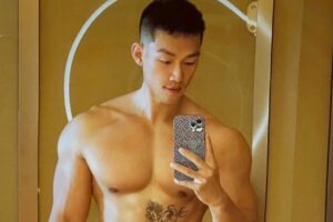 阳刚酷帅的单眼皮肌肉健身小哥，长得越奶身材越厉害，自拍更迷人-大壹博客