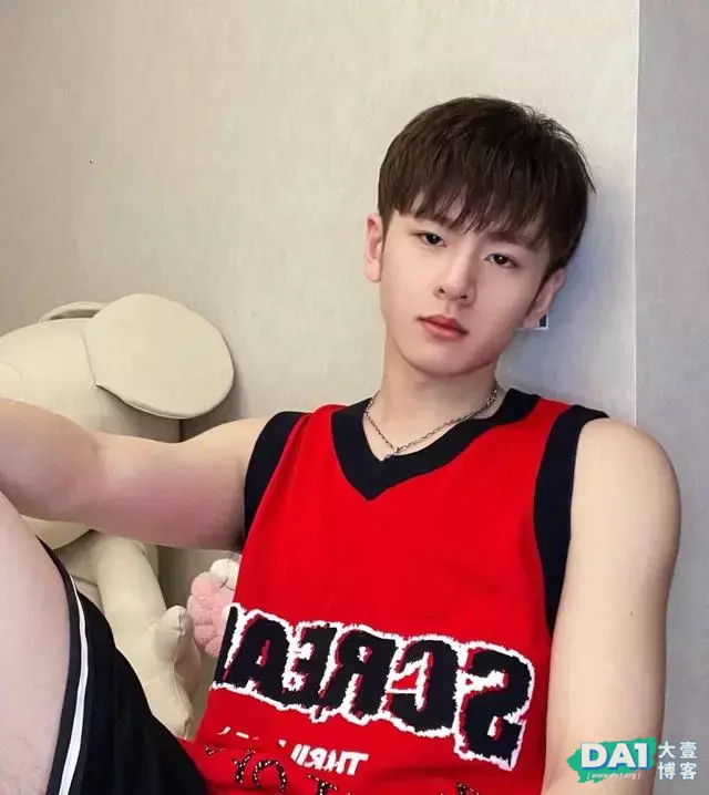 杭州小奶狗被“宠”,原因是脸和身材相差太大,恨不得在腹肌上跑 杭州小奶狗被“宠”,原因是脸和身材相差太大,恨不得在腹肌上跑