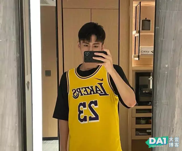 杭州小奶狗被“宠”,原因是脸和身材相差太大,恨不得在腹肌上跑 杭州小奶狗被“宠”,原因是脸和身材相差太大,恨不得在腹肌上跑