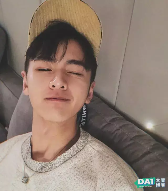 杭州小奶狗被“宠”,原因是脸和身材相差太大,恨不得在腹肌上跑 杭州小奶狗被“宠”,原因是脸和身材相差太大,恨不得在腹肌上跑
