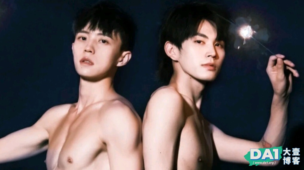 青春帅气、文艺气质男生，没想到脱掉上衣，薄薄的腹肌这么抢眼！-大壹博客