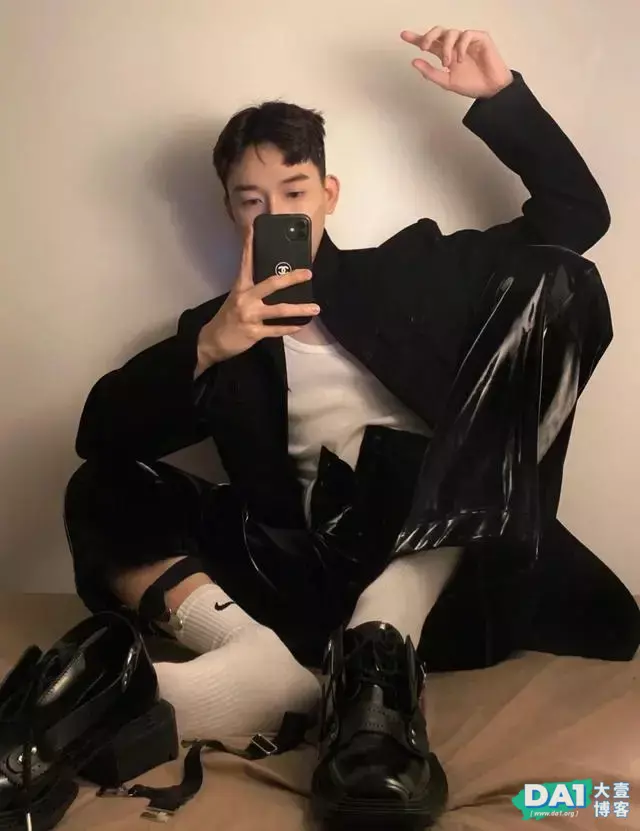 高贵优雅的白净小哥哥,瘦高身材,可甜可咸,外形精致而不失魅力 高贵优雅的白净小哥哥,瘦高身材,可甜可咸,外形精致而不失魅力
