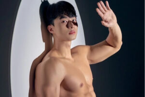 安全感十足，搭配令人垂涎的宽厚肩膀，健壮体型，满满的男友力！-大壹博客