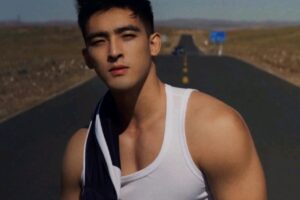 健硕身材，阳光气质，小麦色的肌肤更显运动范，英俊容颜让人着迷-大壹博客