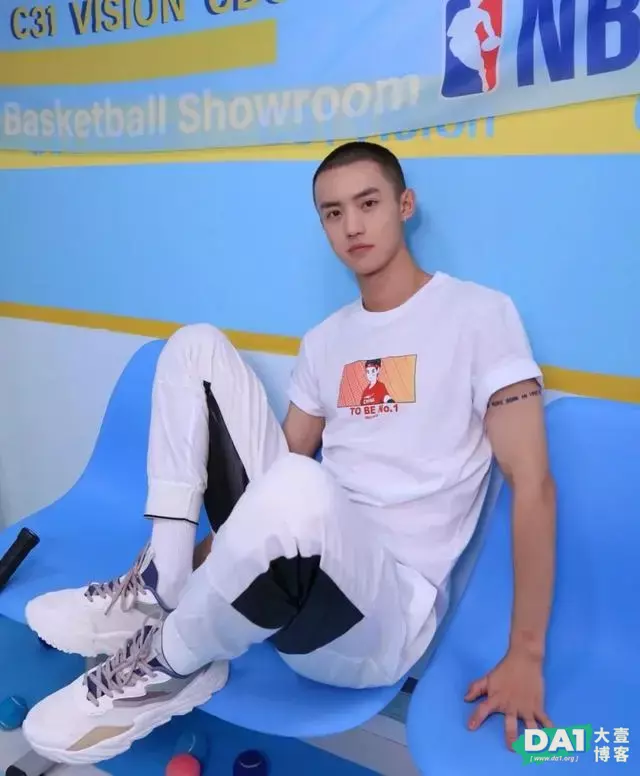 颜值担当气质佳,00后寸发小奶狗,青春活力时尚,你的男友上线啦 颜值担当气质佳,00后寸发小奶狗,青春活力时尚,你的男友上线啦